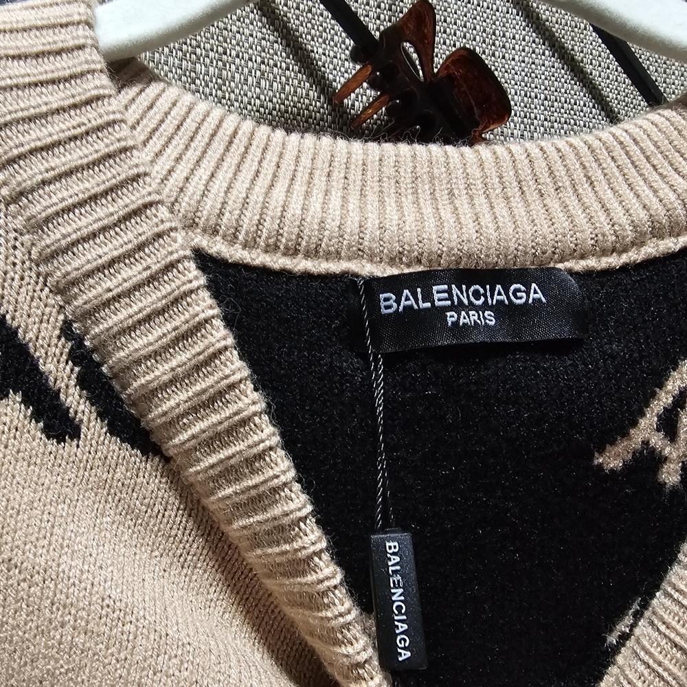 Balenciaga sweater Xl  nwt